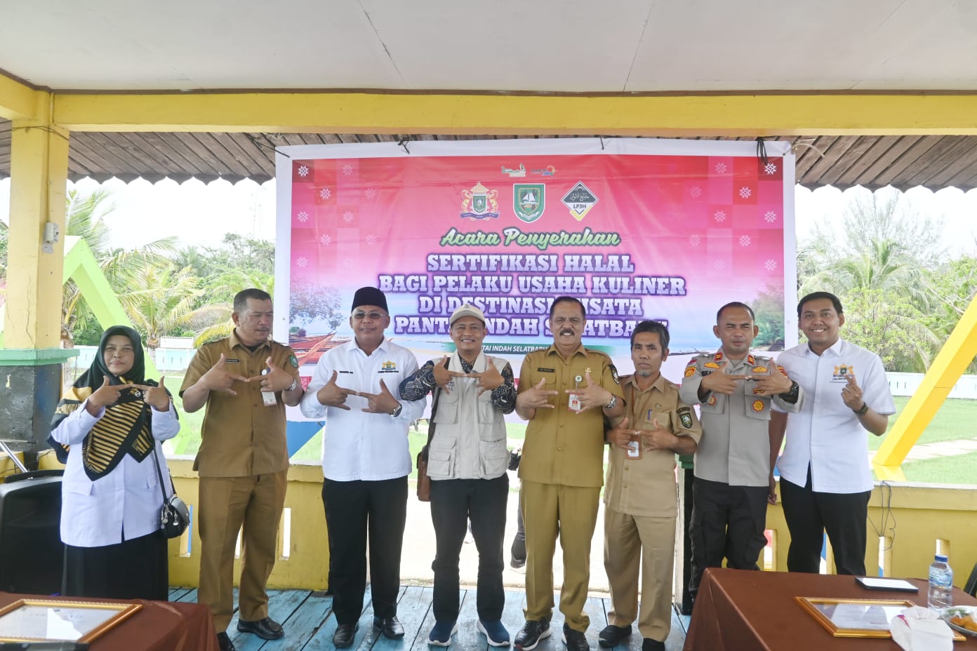 Tingkatkan Daya Saing Wisata, 36 Pelaku Kuliner Pantai Indah Selatbaru Terima Sertifikat Halal